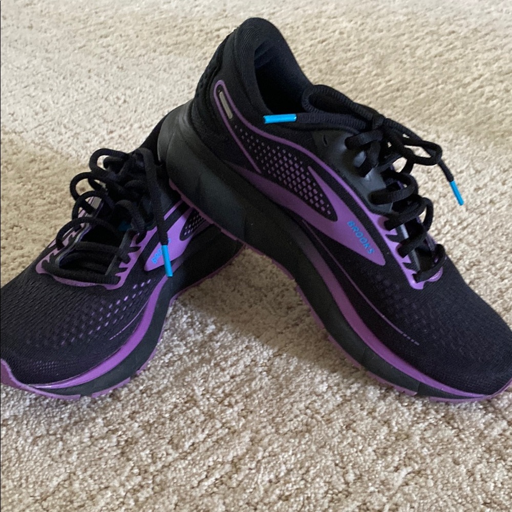 Brooks Black and Purple Athletic Shoes with Mesh Upper